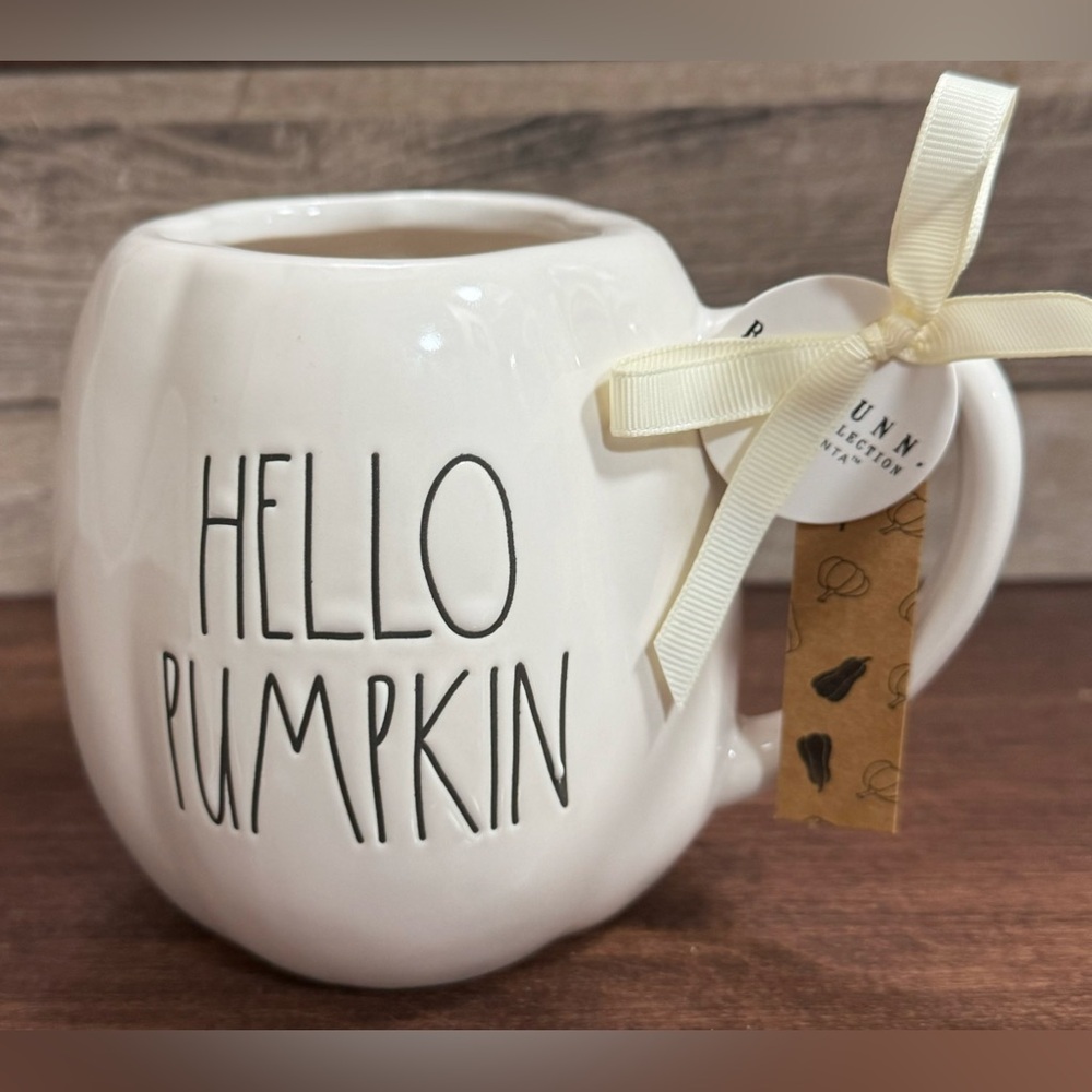 Super Cute 🥰 HELLO PUMPKIN Pumpkin shaped mug by Rae Dunn - NEW